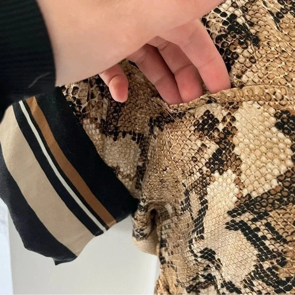 🔥HOST PICK🔥H&M/ 💰2 FOR $10💰 🐍 Snakeskin print 🐍 jumpsuit/ Size US 0 - Picture 8 of 15